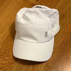 On Running White Performance Cap